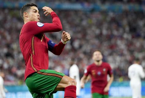 Cristiano Ronaldo Agranda Su Leyenda Con Sus Dos Tantos A Francia En