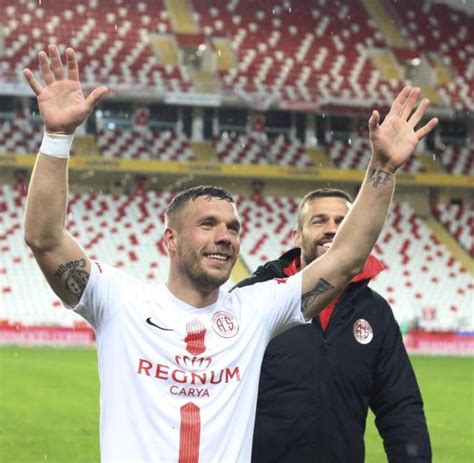The last match of the team antalyaspor in which lukas podolskiwas playing was 18th may 2021. Trotz Coronakrise: Podolski feiert Sieg mit Antalyaspor - WELT