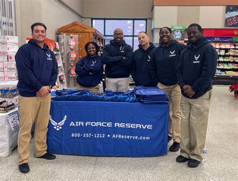 315 Aw Recruiters Help Spread Holiday Cheer At Commissary Air Force