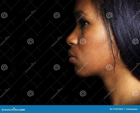 portrait d une belle fille africaine photo stock image du noir côté 31207064