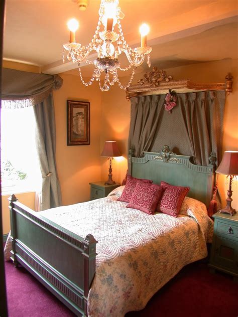 The Hoa Member Romantic Bedroom Décor On A Budget