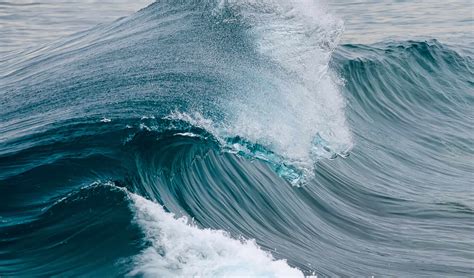 Обои Waves Ocean волна раздел Природа размер 2160x1350 скачать