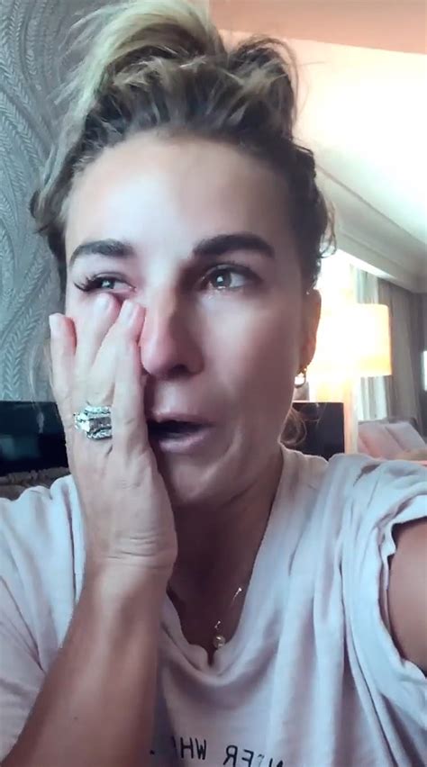 jessie james decker breaks down in tears over trolls bullying and cruel comments about her