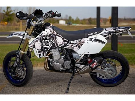 Short top speed video with a suzuki drz 400 sm, 39 ps with windy conditions. 2013 Suzuki DRZ400SM for sale on 2040-motos