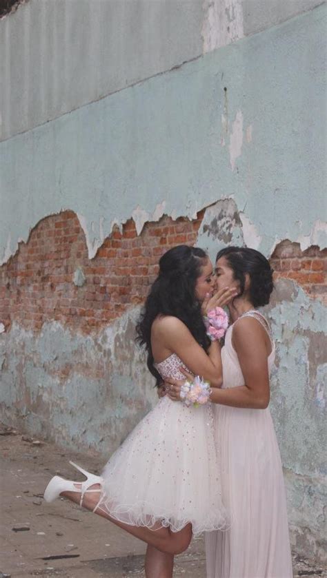 V Girls Show Girls In Love Lovely Lesbians Kissing Lesbian Bride