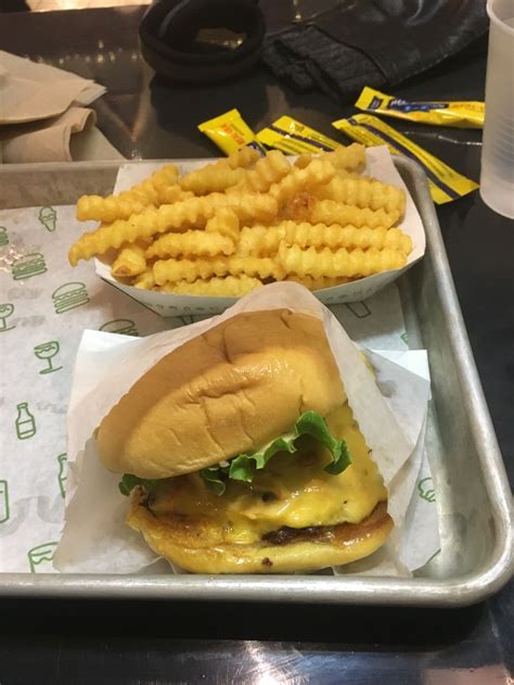 Cheeseburger N Fries At Shake Shack In Chicago Il Like Cheese Curd