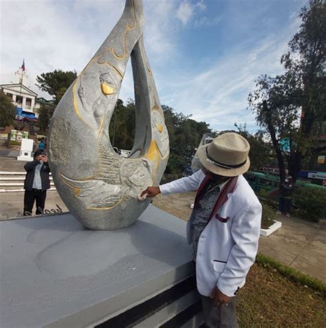 Baguio City Rizal Park S Golden Blood Monument Honors Filipino
