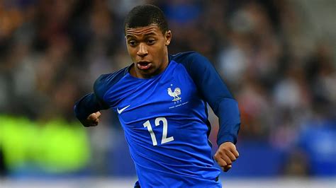 Gigi said that he swapped his shirt with mbappé because when he was younger no one wanted to do it. Kylian Mbappé 2019 France Wallpapers and Background Images ...