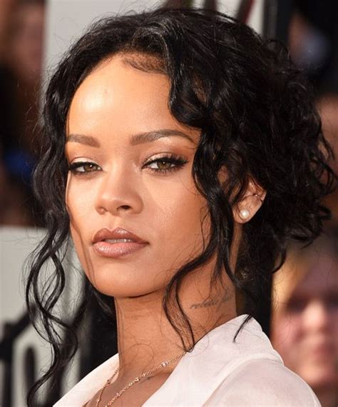 Rhianna Has Nailed The Curly Updo The Perfect Saturday Night Style For