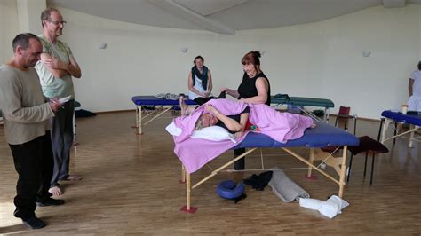 die qualität der berührung in der esalen massage — esalen massage schweiz