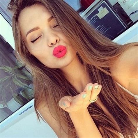 Cute Selfie Poses For Girls To Look Super Awesome Selfie Poses Cute