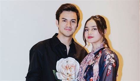 Dalam postingan itu, salah satu akun instagram warganet menyapa cut syifa dengan nama syifa hadju. Pamer Foto 'Nempel' dengan Rizky Nazar, Syifa Hadju Malah ...