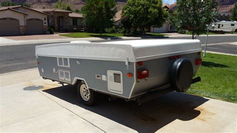 Popup Camper Make Over Here We Re Painted Our Dutchman Popup Camper Tent Trailer Remodel Pop