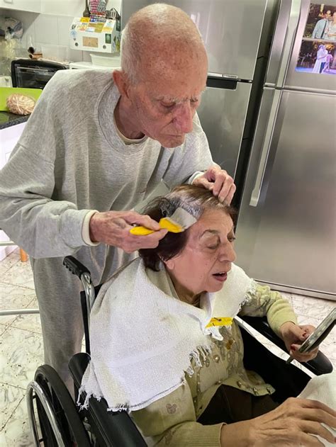 92 Year Old Man Helps Wife Dye Her Hair So She Feels ‘well Groomed