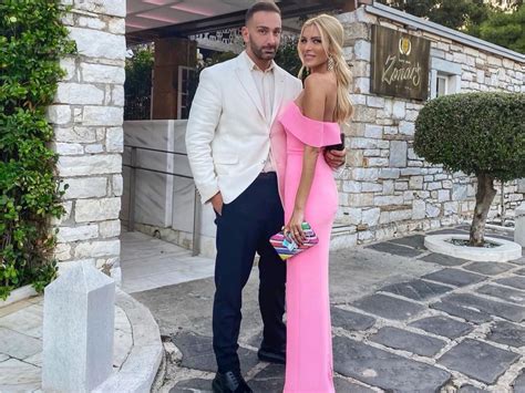 Το πρωί της δευτέρας, η κατερίνα καινούργιου μέσα από την εκπομπή της ευτυχείτε ξέσπασε. Κατερίνα Καινούργιου: Το τραγούδι - έκπληξη που θα ...