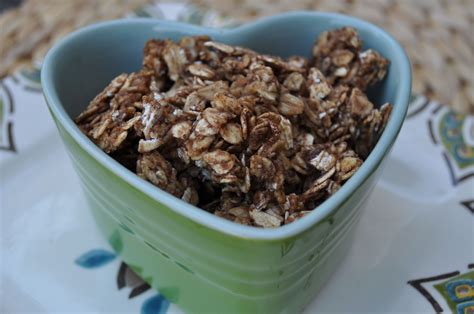 Did you know that you can make them at home? Peanut Butter Cup Granola -- I simply adore this stuff ...