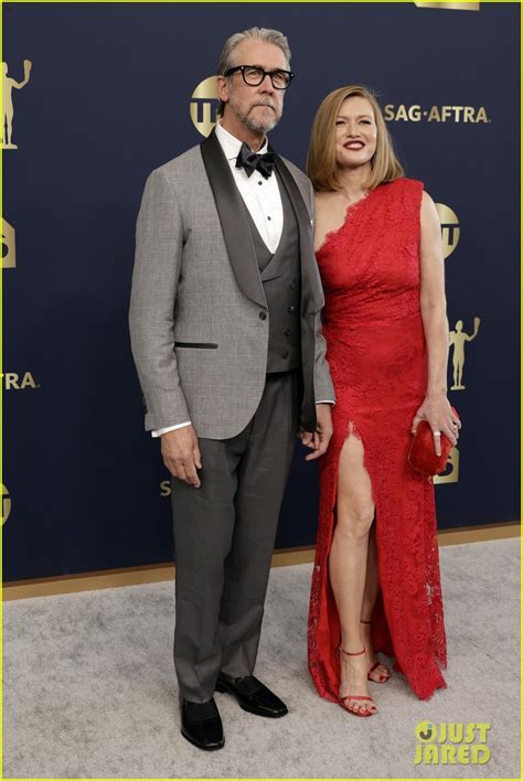 Successions Alan Ruck And Wife Mireille Enos Arrive For Sag Awards 2022