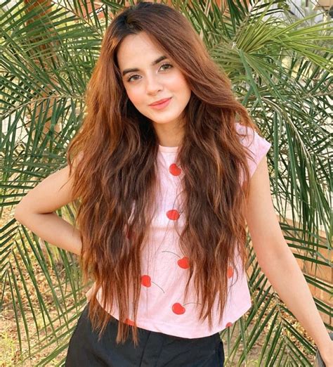 She was raised in pakistan and completed her education from pakistan. Beautiful Actress Komal Meer - Adorable Pictures | Reviewit.pk