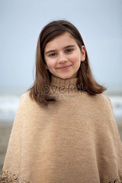 Portrait Of Girl Smiling On The Beach Picture And Hd Photos Free Download On Lovepik