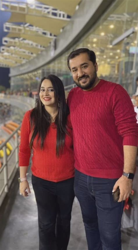 Famous Host Ayesha Jahanzeb Pictures With Husband Reviewit Pk