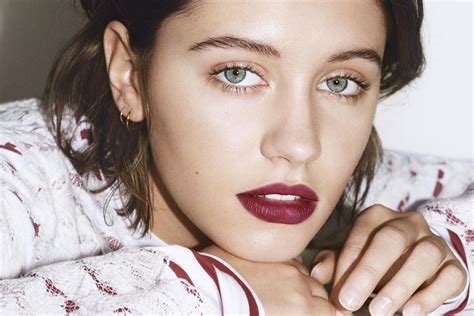 Jude Law Daughter Iris Law Lands Burberry Beauty