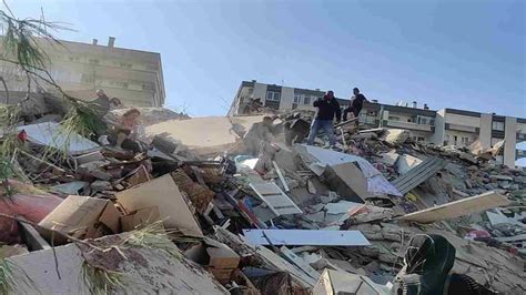 Un terremoto destruyó gran parte del centro histórico.an earthquake destroyed a large part of the historical part of the city center. Terremoto oggi | scossa violentissima di 6.6 distrugge vari edifici | FOTO