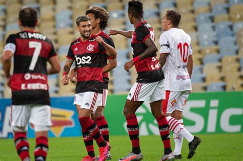 Vale destacar que o flamengo conta com a vantagem do empate para ser campeão. Flamengo Hoje Resultado : Volpi Pega Penaltis Sao Paulo ...