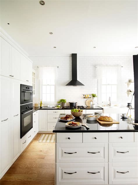 White kitchens are not necessarly 100% white. Kitchen Remodels With White Cabinets Pictures | Roy Home ...