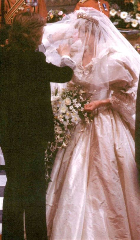 Last Finishing Touches By David Emanuel Princess Diana Wedding