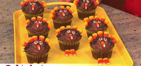Use this creative creation from martha stewart using coconut try this pumpkin cupcake recipe for a dandy thanksgiving treat! How to Make Thanksgiving turkey cupcakes « Cake Decorating ...