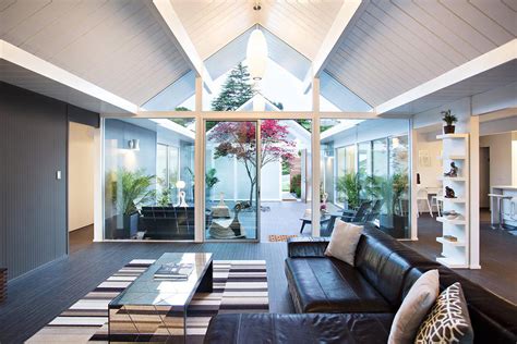 Interior Courtyard Surrounded By 4 Gables House By Klopf Architecture