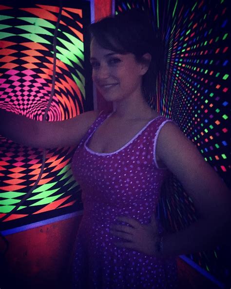 milana vayntrub is known for playing lily adams in atandt tele daftsex hd