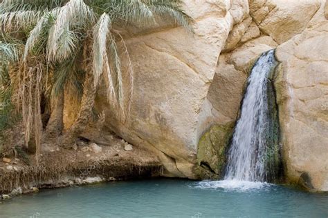 Cascade Dans L Oasis Chebika Tunisie Afrique De Montagne Photo Stock