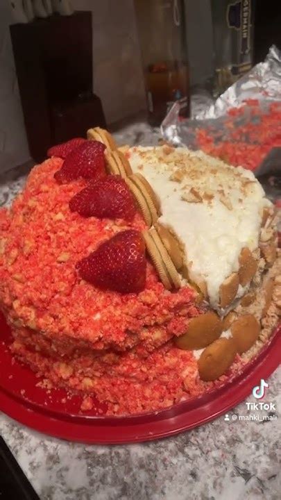 Half Banana Pudding Cake 🍌🎂 Half Strawberry Crunch Cake 🍓🎂youtube Food Cake Cakedecorating