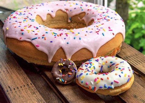 Make A Giant Donut Cake 4 Recipes Thatsweett