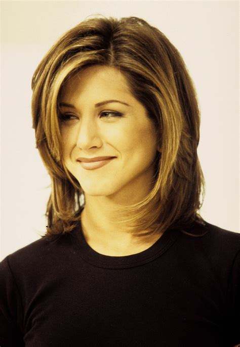 Jennifer Anistons New Haircut Brings Back The Iconic Rachel Style