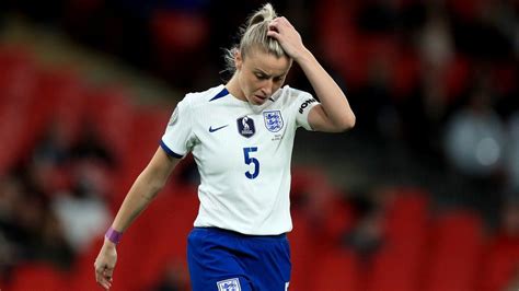 Women S World Cup 2023 England Captain Leah Williamson Out Of Squad After Injury Bbc Newsround
