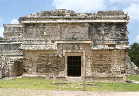 Maya House In Chichen Itza Mexico — Stock Photo © Graphicjet 9017809