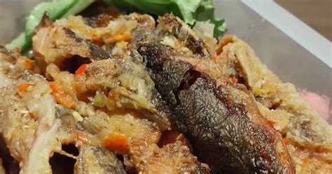 Cara membumbui dan memasak cobek ikan mas bakar khas sunda: Resep Cobek Ikan Bumbu Kacang : Yuk, bikin batagor ikan ...