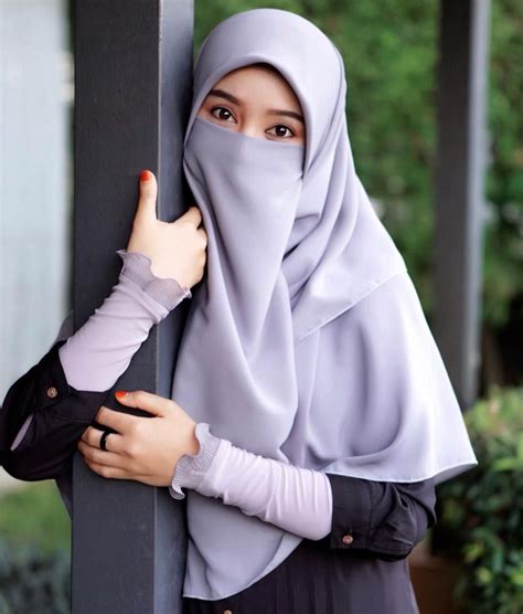 Gambar Mungkin Berisi 1 Orang Muslim Fashion Hijab Niqab Fashion Muslim Fashion Outfits