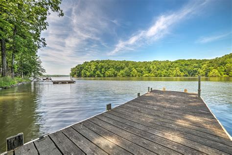 Lake Barkley Waterfront Home w/ Deck & Boat Dock! - Cadiz, KY | Evolve