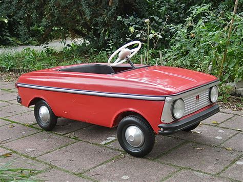 MOSKVICH pedal car | Moskvich pedal car based on the 1965 Mo… | Flickr
