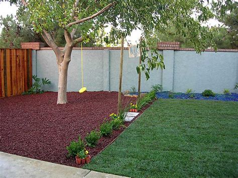 View pictures, landscape tips, hardscape info: Landscaping with Mulch - Bjorklund Companies