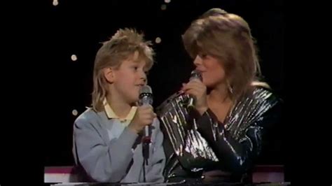 Svindlande affärer, written by bengt palmers, is a song performed by pernilla wahlgren at the movie with the same name in 1985. Pernilla & Linus Wahlgren - Vakna Upp Nu Har Vi Bytt År ...
