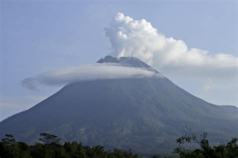 From Indonesias Merapi Volcano Spews Hot Clouds 500