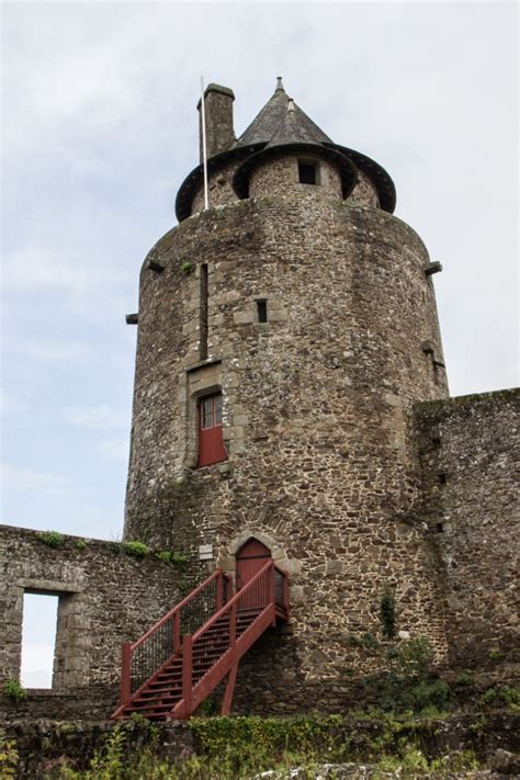The castle was built on a naturally protected site, a rock emerging from a swamp. The Castle of Fougeres | London Traveller