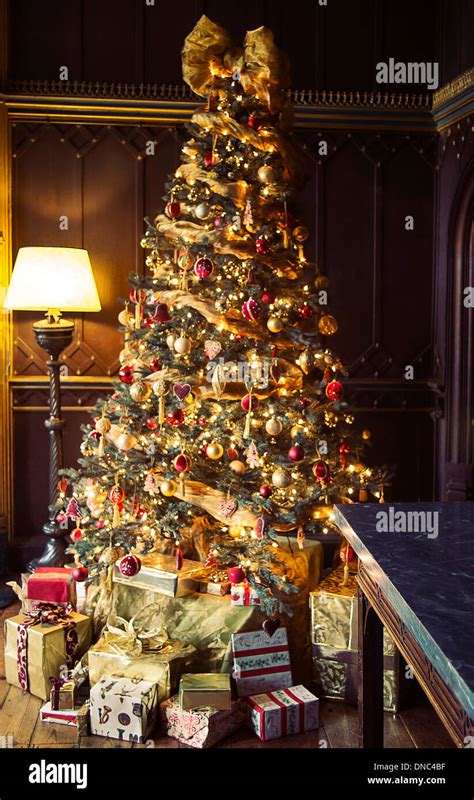 Christmas Tree In An English Country House Stock Photo Alamy