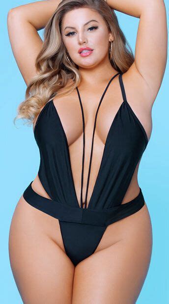 25 Hot Plus Size Swimsuits That Are Way Sexier Than A Damn Tankini