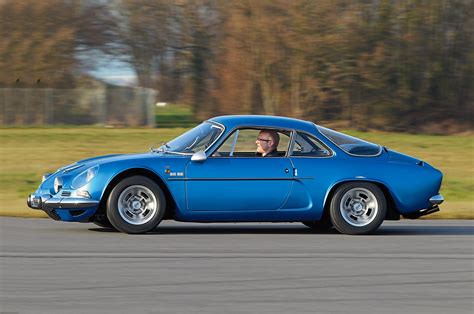 In 2021, alpine cars, renault sport cars and renault sport racing have joined forces under the alpine has become the dedicated brand to innovative, authentic, and exclusive sportscars of groupe. De compromisloze Renault Alpine A110 - Classic Cars