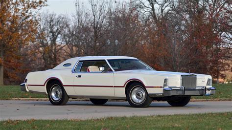 Lincoln pulled off this feat in high style with the introduction of the 1972 continental mark iv, successor to the continental mark iii. 1976 Lincoln Continental Mark IV | S95 | Kissimmee 2016